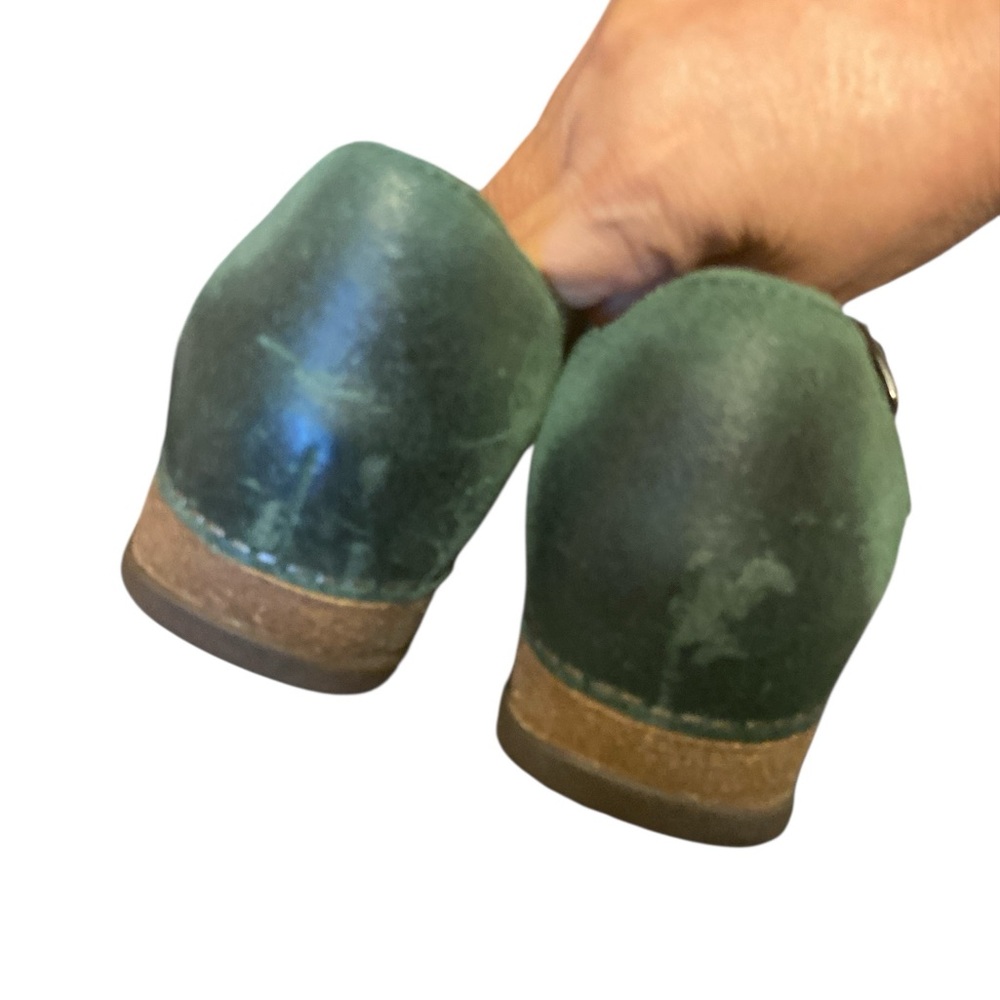 Dansko Green Suede Mary Jane Flats – Classic Comfort Meets Vintage Charm - Picture 4 of 9